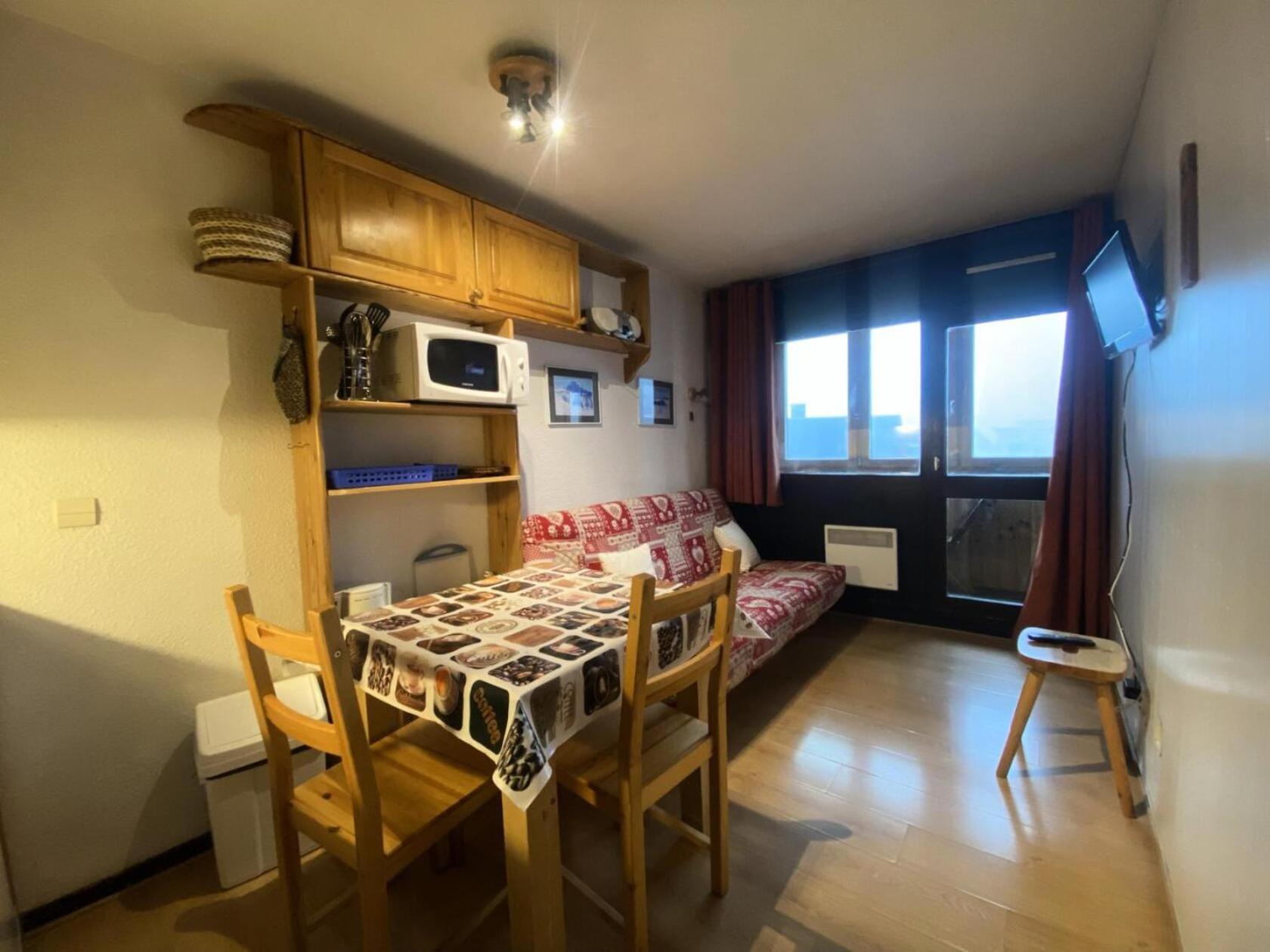 Arcelle - Location: En Plein Centre De La Station Mae-9104 Apartment